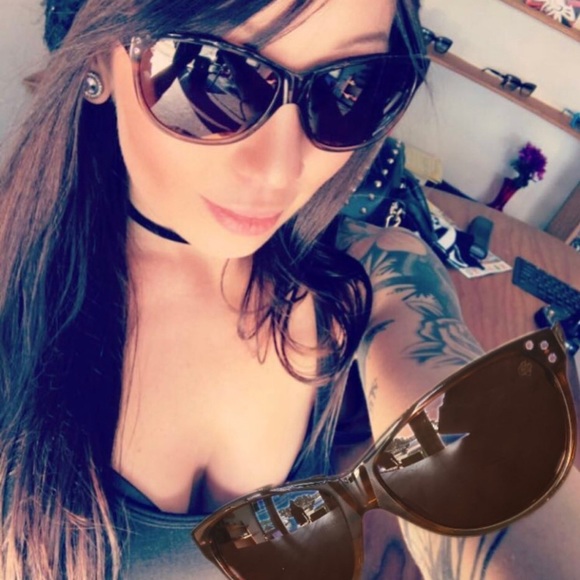 Sunglasses WINK💋FLY Glasses🔥NWT🖤Fly Girls 🌟!!! - Picture 10 of 11